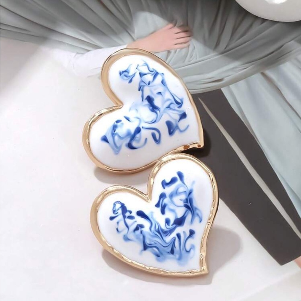 Framed in Gold Trim Oil Dripping Blue on White Porcelain Heart Earrings - Picture 5 of 7